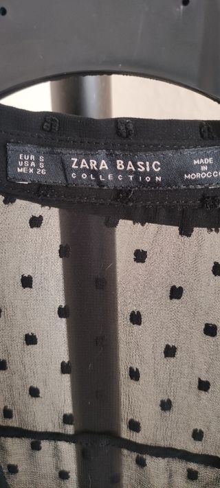 Camisa negra transparente con lunares
