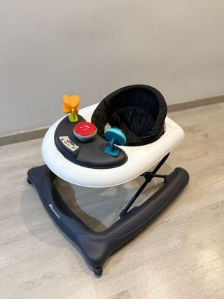 Andador bebé (tacata) con juguetes