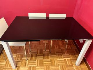 Mesa Comedor Cristal Templado. 4 sillas de regalo