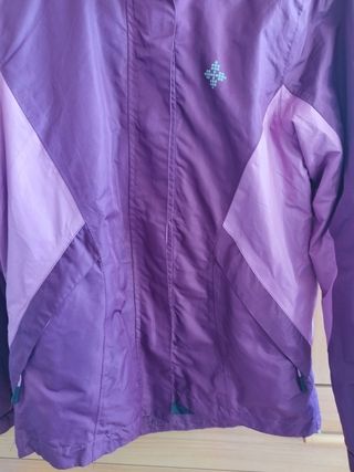 Chubasquero morado y rosa