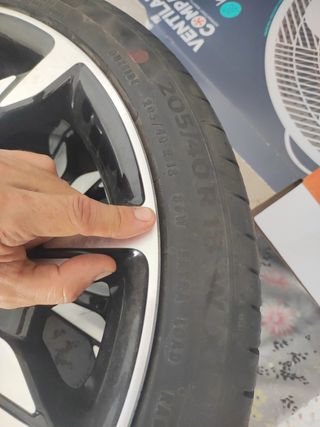 Cuatro gomas con llantas 