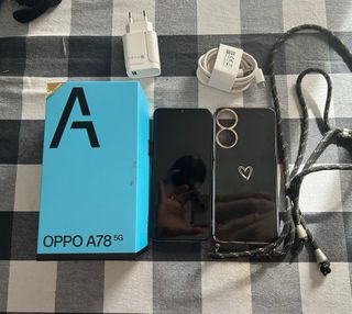 Telefono cellulare Oppo A78 5G blu incandescente