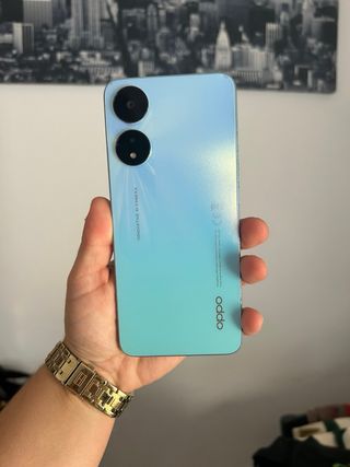 Telefono cellulare Oppo A78 5G blu incandescente