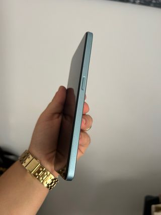 Telefono cellulare Oppo A78 5G blu incandescente