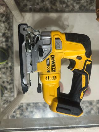 Sierra Caladora Dewalt 18V XR inalambrica