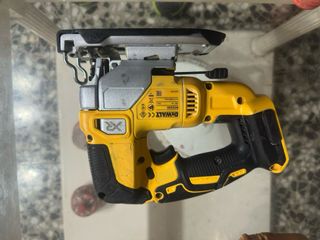 Sierra Caladora Dewalt 18V XR inalambrica