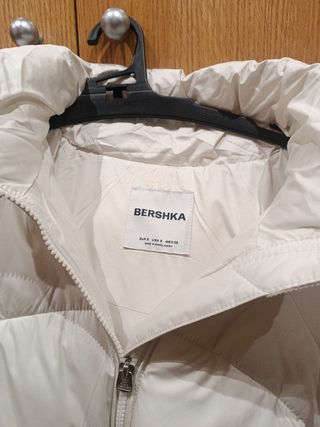 Plumas Bershka blanca mujer
