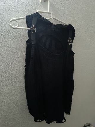 Vestido negro con tirantes