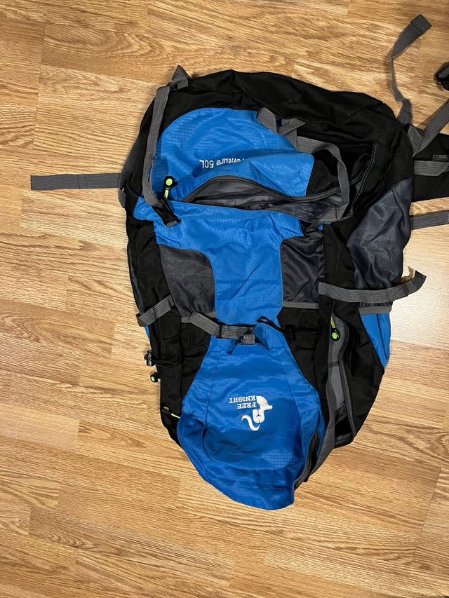 Mochila de senderismo 50L azul y negra