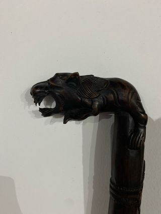 Bastón tallado a mano con cabeza de tigre