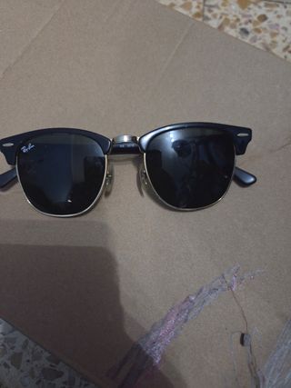 Gafas de Sol Ray-Ban Clubmaster Negras y Doradas