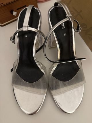 Tacones ZARA transparentes plateados talla 38