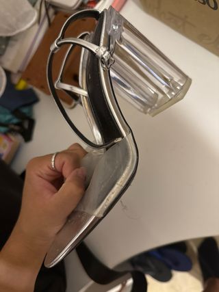 Tacones ZARA transparentes plateados talla 38