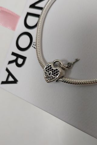 Charm Pandora Corazón con Llave.