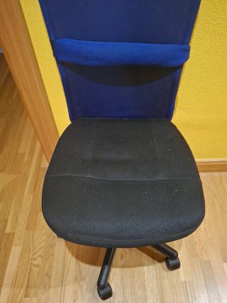 Silla de estudio azul y negra