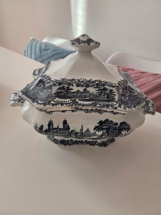 Sopera La Cartuja de Sevilla negro y blanco