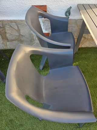 Conjunto mesa madera y 6 sillas de jardín.