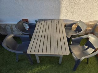 Conjunto mesa madera y 6 sillas de jardín.