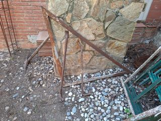 Escuadra y 2 patas de cabra