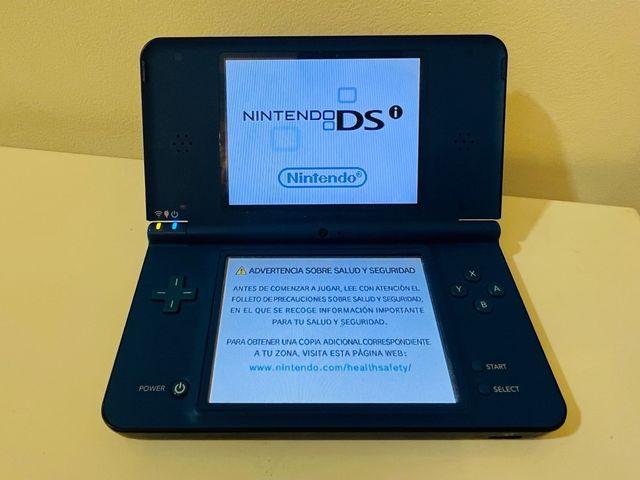 Nintendo DSi XL Azul + cartucho.