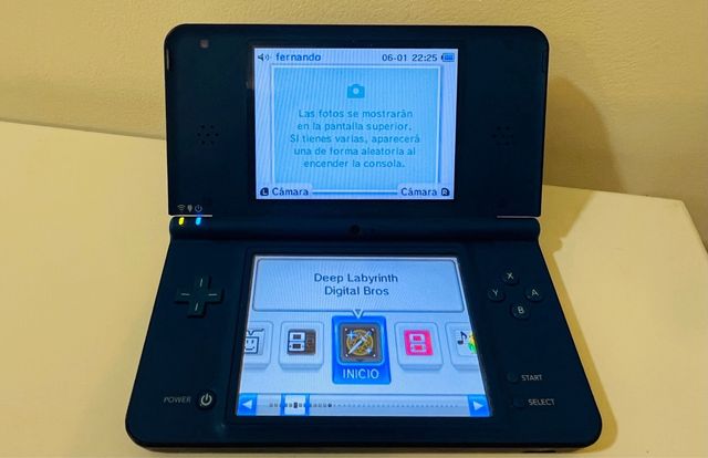 Nintendo DSi XL Azul + cartucho.