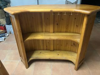 Mueble bar de madera

