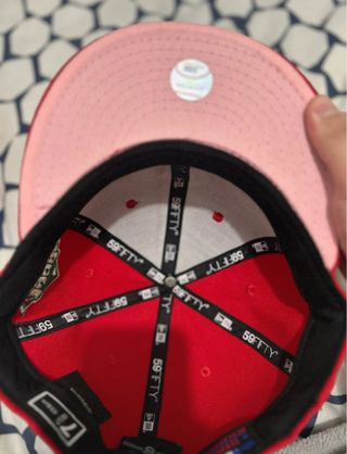 Gorra New York Yankees Roja con Rosa