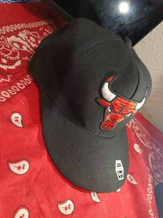 Gorra Nike y Chicago Bulls Negra Roja Ajustable