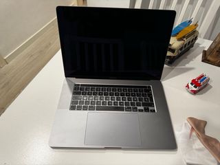 MacBook Pro i7 2019