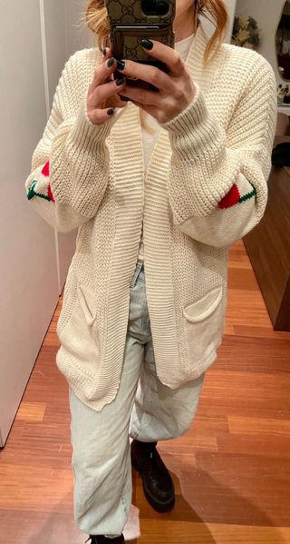 Cardigan donna beige con ciliegie