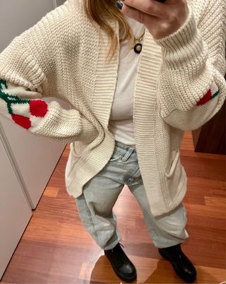 Cardigan donna beige con ciliegie