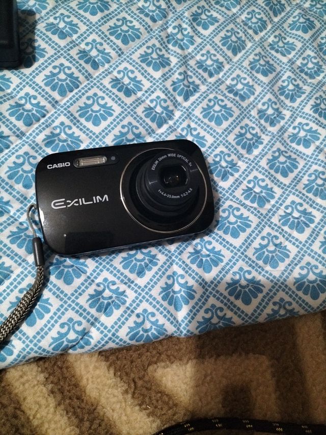 Cámara Casio EXILIM EX-N1.