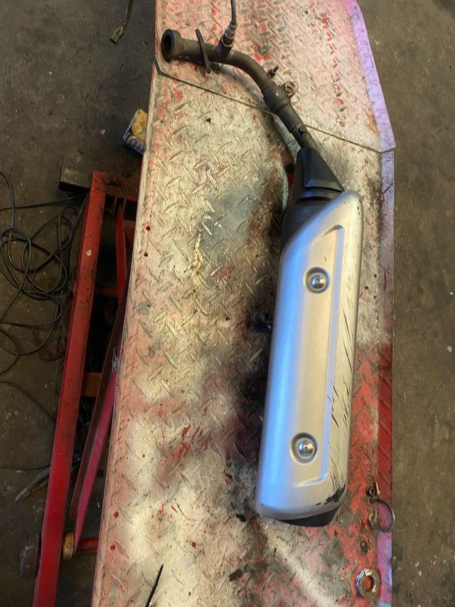 Tubo de escape Suzuki Sixteen 125