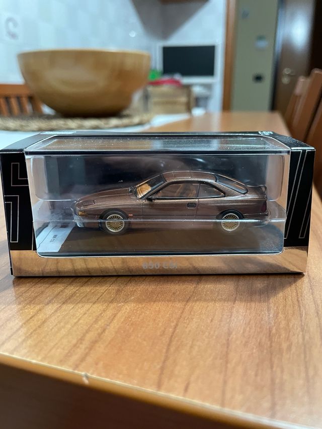 BMW 850 CSI shadow 1/64