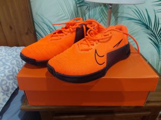 Zapatillas Nike Metcon Naranja y Negro