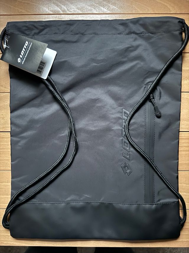 Sacca sportiva Lotto colore nero.