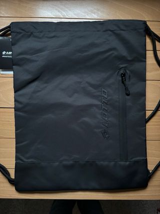 Sacca sportiva Lotto colore nero.