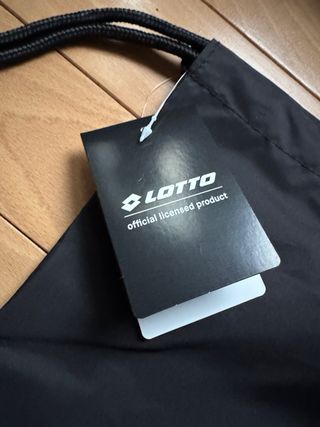 Sacca sportiva Lotto colore nero.