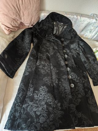 Abrigo Desigual negro floral