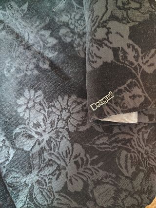 Abrigo Desigual negro floral