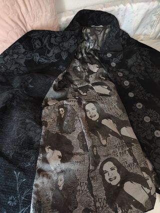 Abrigo Desigual negro floral