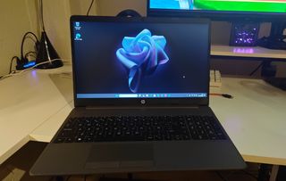 Portátil HP 225 G9 Negro 
