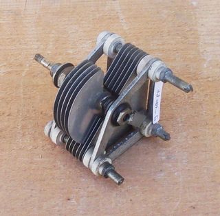 CONDENSATORE VARIABILE ISOLATO IN CERAMICA