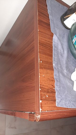 Mueble de comedor de madera y cristal