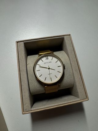 Reloj estilo SKYLINE dorado y blanco