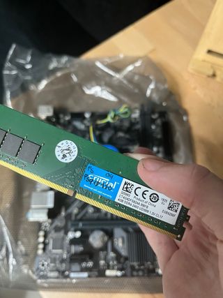 Placa Base Gigabyte H310M S2H + i3-8100 + 4GB DDR4