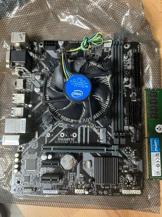 Placa Base Gigabyte H310M S2H + i3-8100 + 4GB DDR4