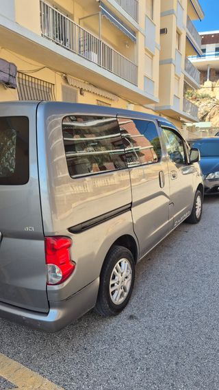 Nissan NV200 2011