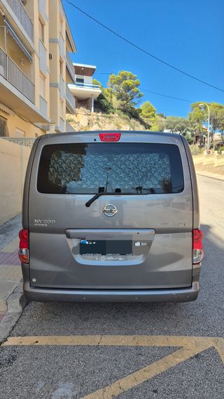 Nissan NV200 2011