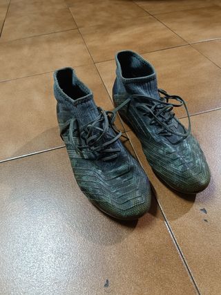 Adidas Predator verde militar gama media Talla 42